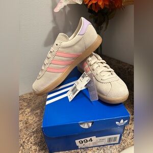 Adidas Women's Beige and Pink Sneakers (stadt w) size 7